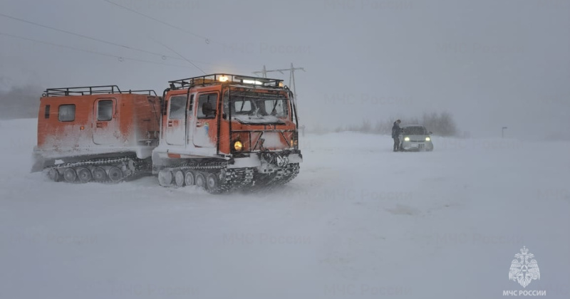 Спасатели МЧС России несут дежурство на Магаданском перевале