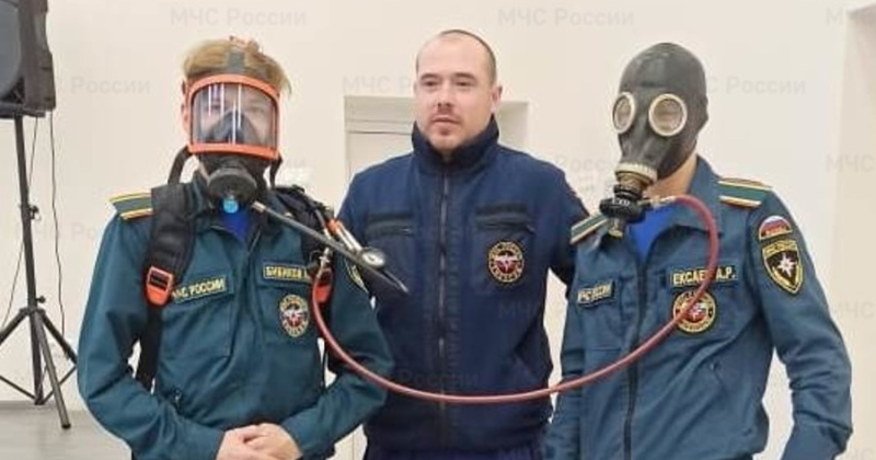 Магаданские спасатели провели занятие с учениками кадетского класса МЧС России