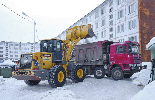Сегодня в городе в связи с уборкой и вывозом снега возможно затруднение движения автотранспорта на Берзина, Скуридина, Кольцевой, Колымском шоссе