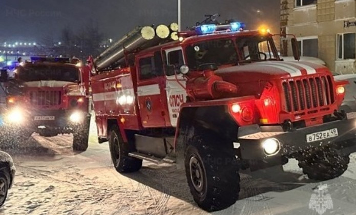 Колымские огнеборцы ликвидировали загорание гаража