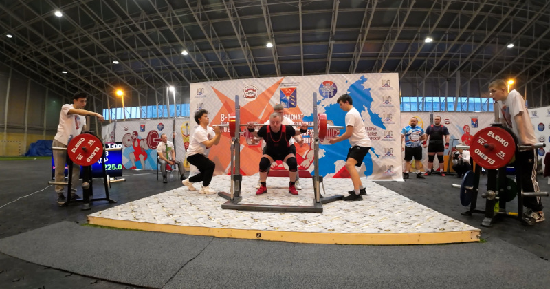 Магадан впервые принял на своей земле чемпионат Дальневосточного федерального округа по пауэрлифтингу (Видео)