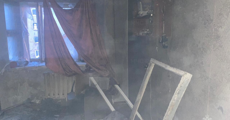 Женщина погибла при пожаре в п. Омсукчан