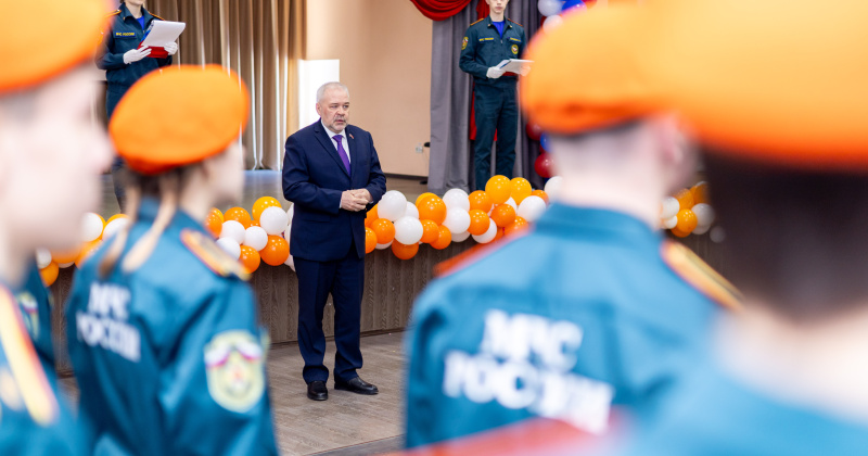 Андрей Зыков поздравил будущих пожарных с принятием присяги