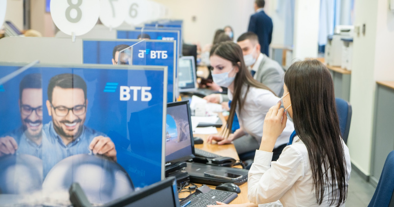 ВТБ увеличил время работы офисов в Магаданской области