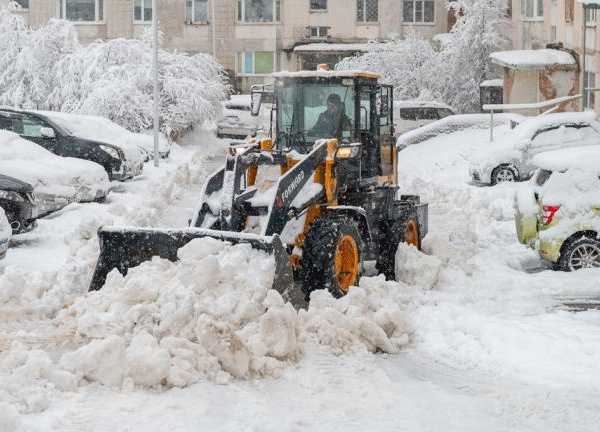 В связи с погрузкой и вывозом снега в Магадане, возможно затруднение проезда на улице Гагарина и Колымском шоссе
