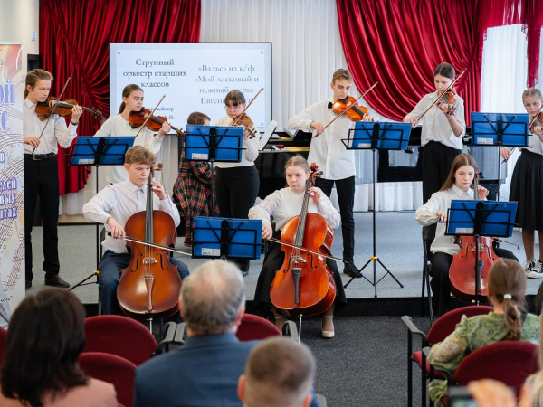 В Магадане подвели итоги городских конкурсов юных пианистов и исполнителей на струнных и духовых инструментах