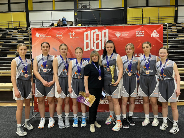 Магаданские спортсменки получили бронзу в чемпионате школьной баскетбольной лиги «КЭС-БАСКЕТ»