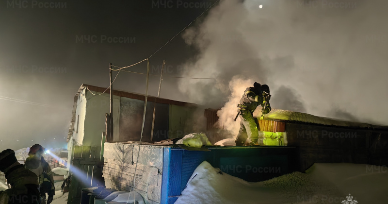 Пожар в хозяйственной постройке ликвидирировали ночью в Магадане.