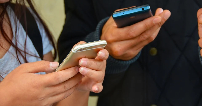 Колымчанам поступают звонки от «мобильных операторов», которые убеждают изменить настройки телефона