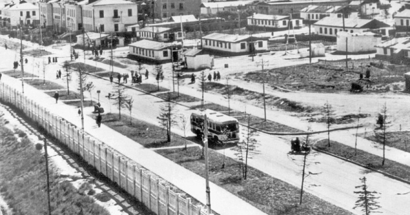 13 апреля 1961 года назад улица Больничная переименована в улицу Гагарина