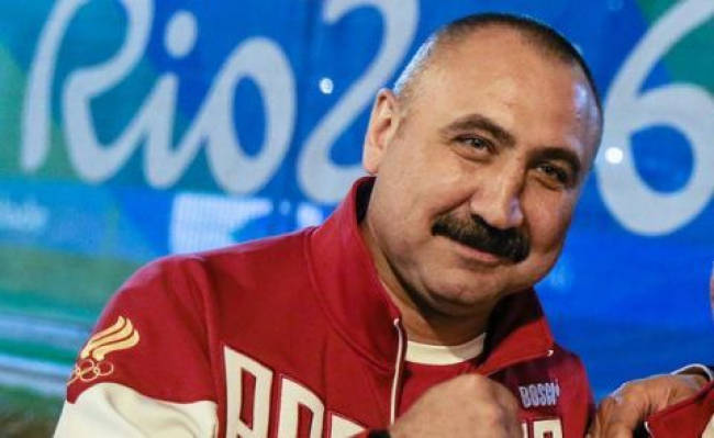 Олимпийский чемпион по боксу, почетный гражданин Магадана Александр Лебзяк отмечает юбилей