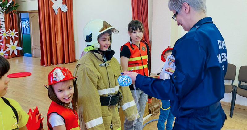 Пожарные ПЧ-17 провели мероприятия с воспитанниками центра дополнительного образования поселка Сеймчан