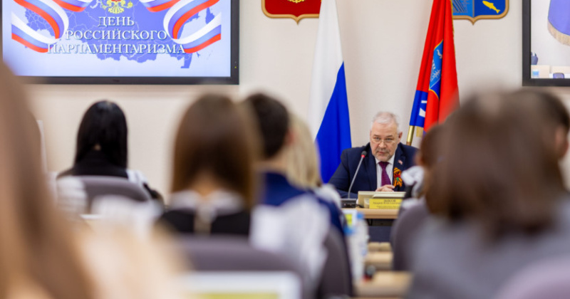 В колымском парламенте прошел открытый урок, посвященный Дню российского парламентаризма