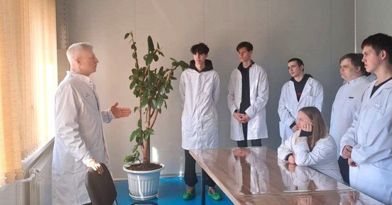 Студентов Магаданского политехникума поразило «космическое» производство завода «Омега-Си»