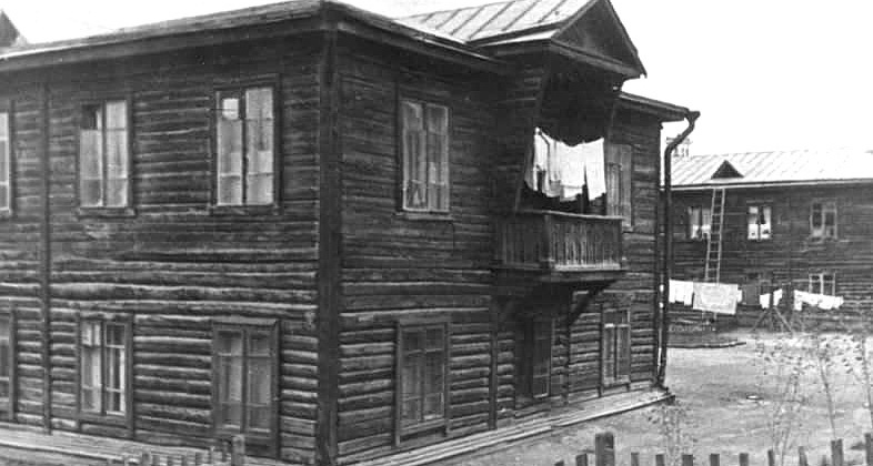 06 мая 1940 года газета «Советская Колыма» сообщила об окончании надстройки второго этажа гостиницы № 1