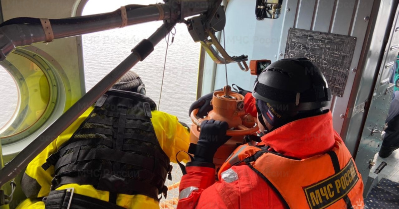 Магаданские спасатели эвакуировали пострадавшего с судна «Березина»