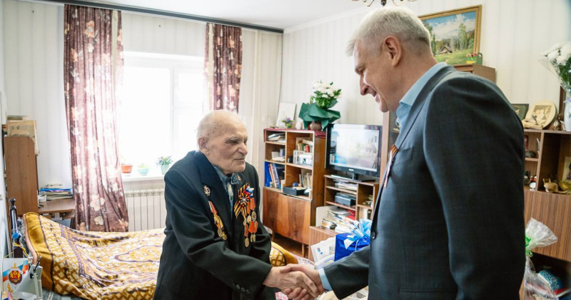 Губернатор Магаданской области Сергей Носов навестил колымчан - ветеранов Великой Отечественной войны