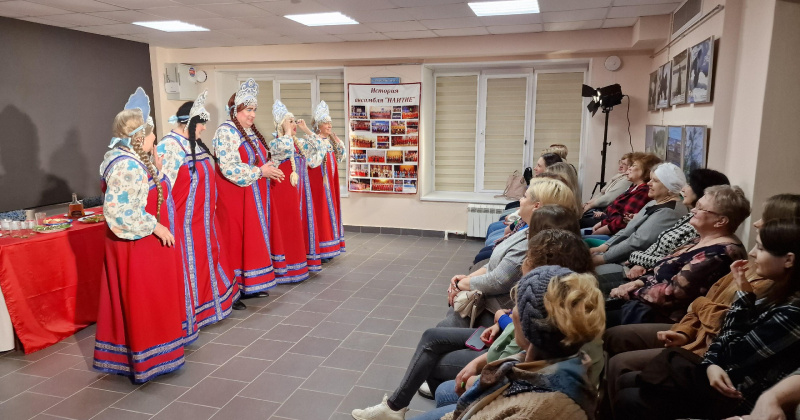 Магаданский музыкальный и драматический театр представил комедию «Баба Шанель» на Соколе