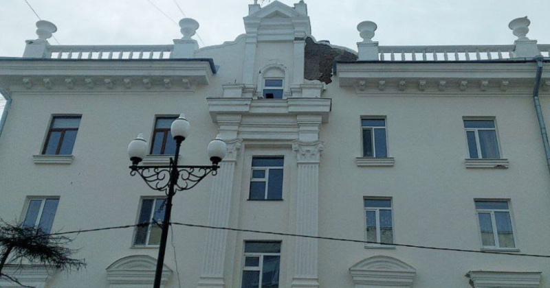 Прокуратура проводит проверку по информации о разрушении фасада дома № 7 на улице Портовой