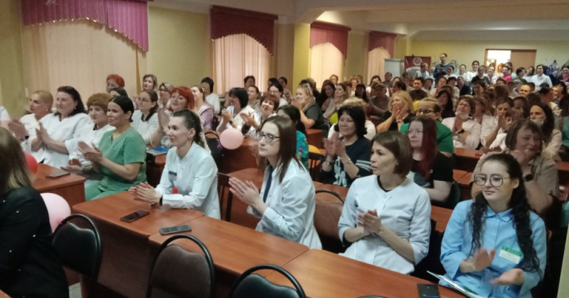 Награждения, подарки и поздравления: День медсестры отметили в МОБ