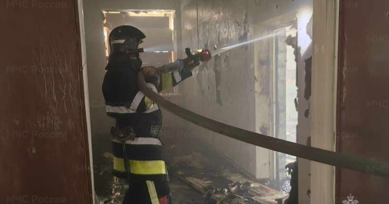 Второй раз за две недели пожарные тушили неэксплуатируемое здание на ул. Новой
