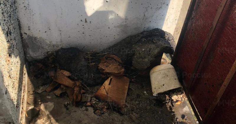 Колымские огнеборцы ликвидировали загорание на балконе жилого дома