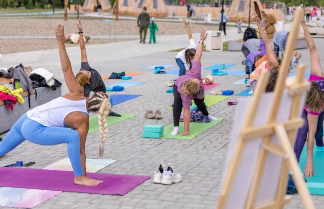 На массовую тренировку в Международный день йоги приглашают магаданцев