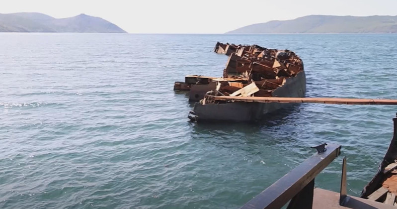 Очистка дня Охотского моря в бухте Нагаева от затонувших и брошенных судов вскоре подойдет к концу