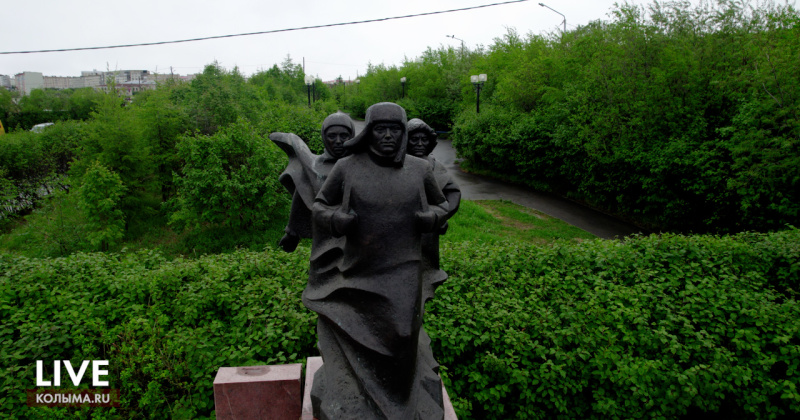 На берегу бухты Нагаева открыли памятник «Пионерам освоения Колымы и Чукотки»