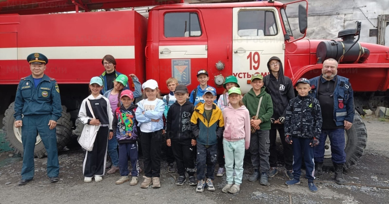 Воспитанники летнего лагеря  познакомились с работой пожарных