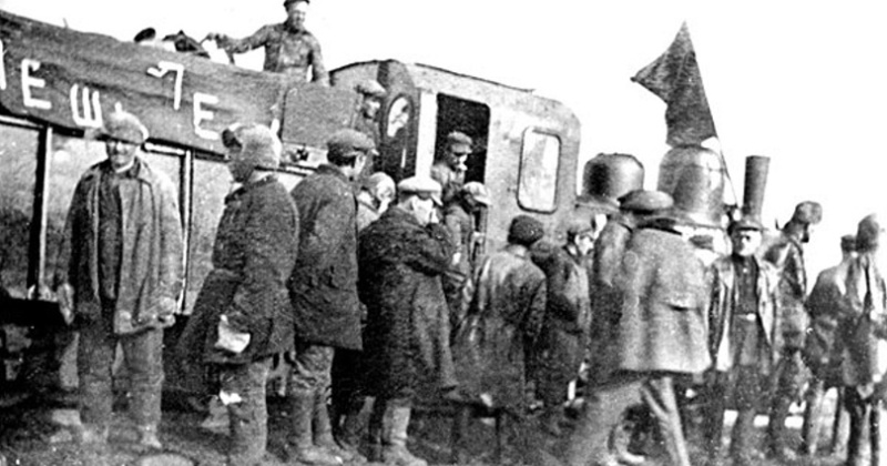 28 июля 1940 года газета «Советская Колыма» рассказала о 16-километровой узкоколейной железной дороге Магадан – урочище «Тупик»