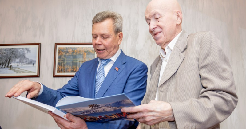 Сергей Абрамов встретился с первым председателем Магаданской областной Думы Петром Лисецким