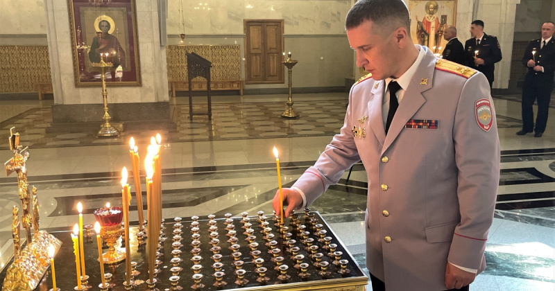 В Магадане в Свято-Троицком Кафедральном Соборе прошла Божественная литургия, посвященная 70-летию образования областного УМВД