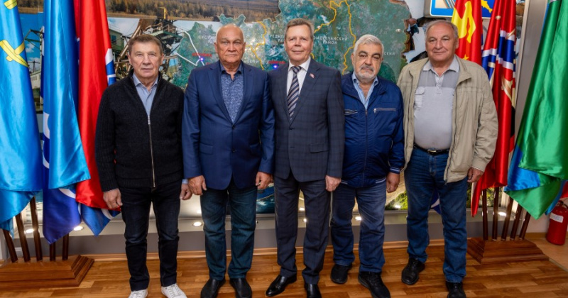 Сергей Абрамов встретился с Почетными гражданами Колымы и Магадана, представителями землячества «Северное притяжение»