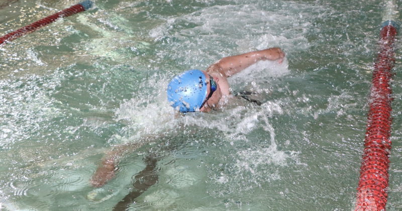 В Магадане прошли соревнования по плаванию среди сотрудников МЧС России