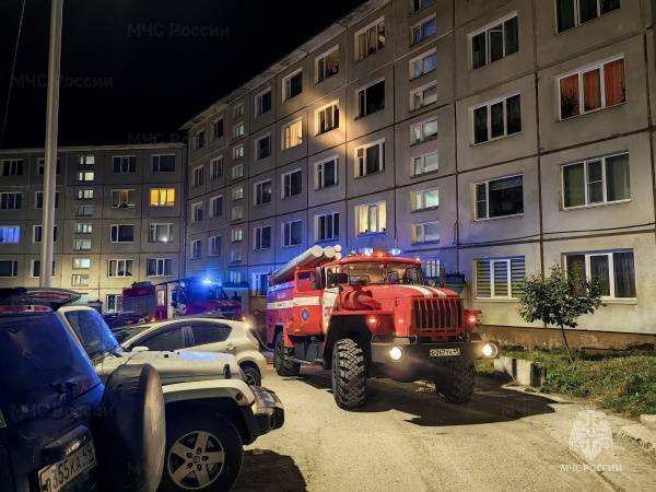 Магаданские спасатели оперативно ликвидировали пожар на улице Пролетарская