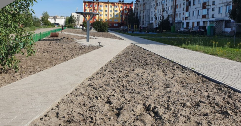 В Среднеканском муниципальном округе ведутся работы по устройству площадки для отдыха и прогулок