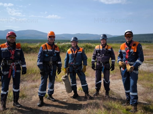 Спасатели МЧС России Магадана провели тренировку по десантной подготовке
