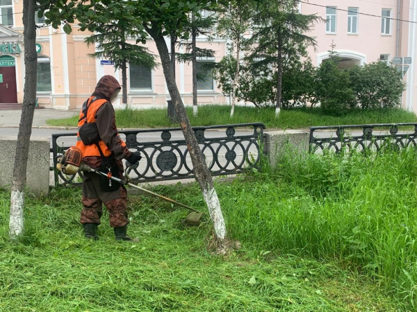 ГЭЛУД продолжает текущую уборку центральных и отдаленных районов Магадана