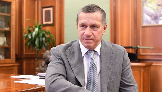 С Международным женским днем жительниц Магаданской области поздравил Юрий Трутнев