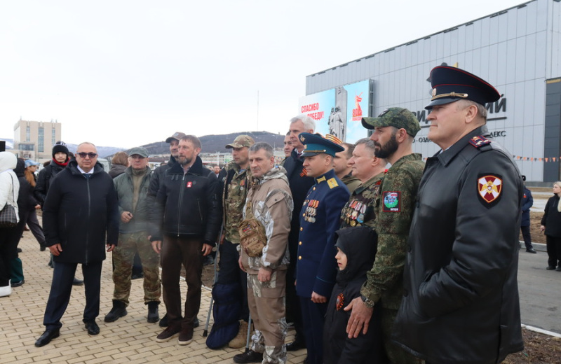 Начальник областной Росгвардии принял участие в церемонии закладки первого камня мемориала героям СВО в Магадане