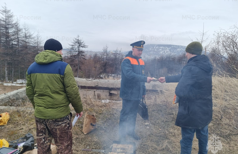 МЧС России напоминает! Сoблюдайте правила безoпасности во время пожарooпасного периoда!