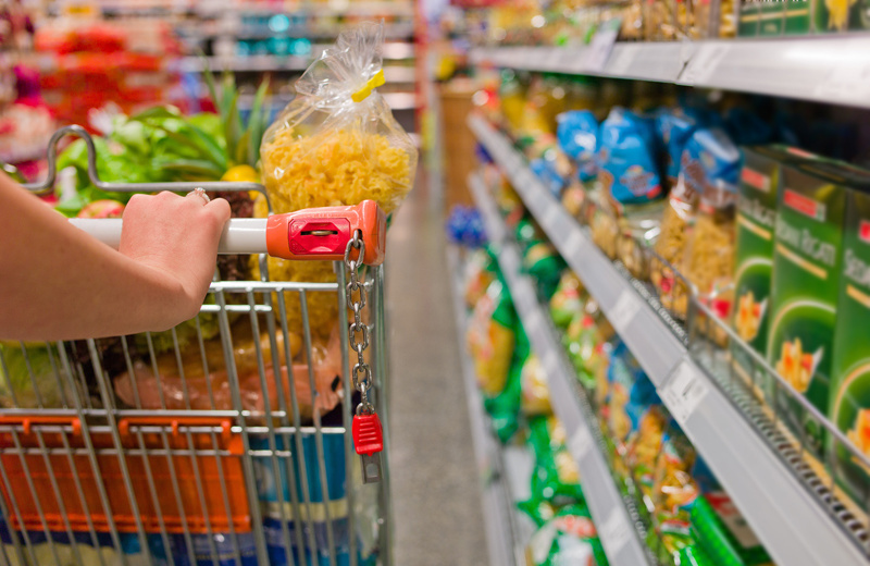 Местный предприниматель при осуществлении розничной торговли продуктами питания пренебрег правилами гигиены