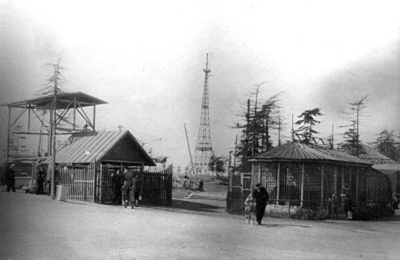 21 мая 1957 года «Магаданская правда» сообщила, что Марчеканский завод приступил к монтажу мачты городского телевизионного центр