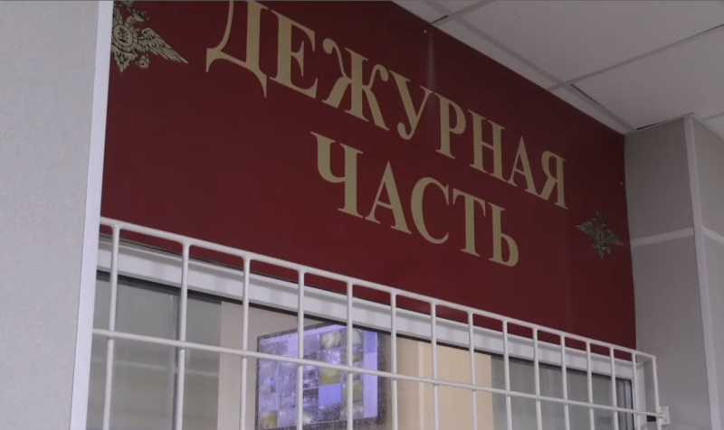 В Магадане местный житель похитил неисправный автомобиль, отбуксировав его со двора жилого дома