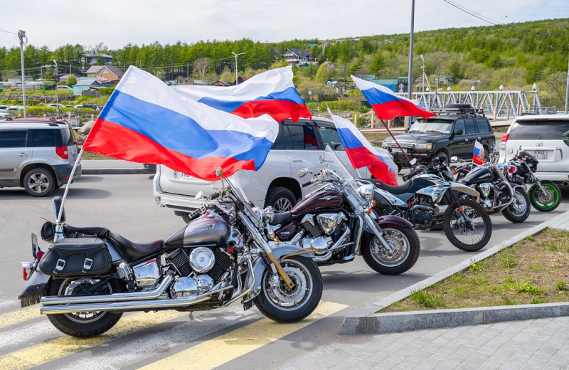 Выходные в Магадане: полумарафон ЗаБег.РФ, старт мотосезона-2025 и спектакль «Слишком здесь»