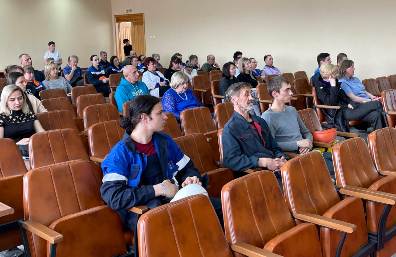 Помогаем избежать уловок аферистов: магаданские полицейские рассказали работникам ТЭЦ об актуальных схемах мошенничества