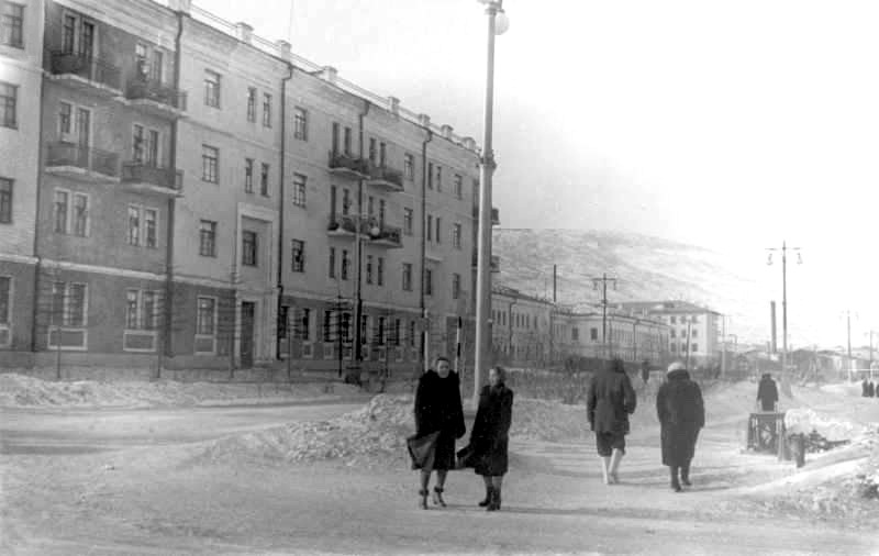 4 июня 1949 года решением горисполкома улица 1-я Ново-Магаданская переименована в улицу Пушкина
