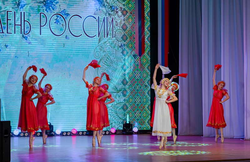 Концертами, фестивалями и играми отметят День России в Магадане