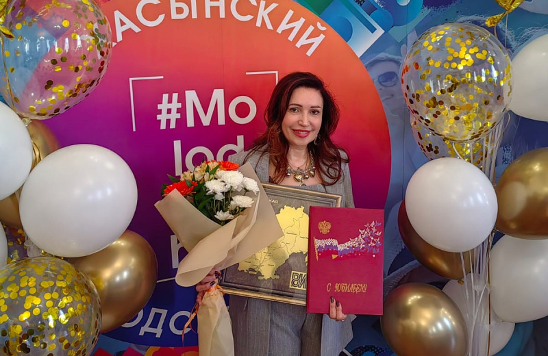 Министр Яна Ружанская поздравила главу Хасынского округа Лидию Исмаилову с юбилеем